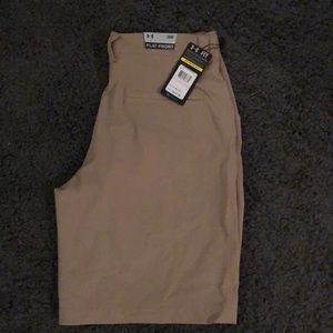 Under Armour flat front heat gear golfing shorts